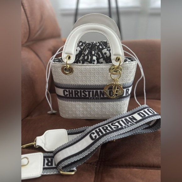 Dior Elegant White and Black Mini Bag with Gold Details - Picture 2 of 4